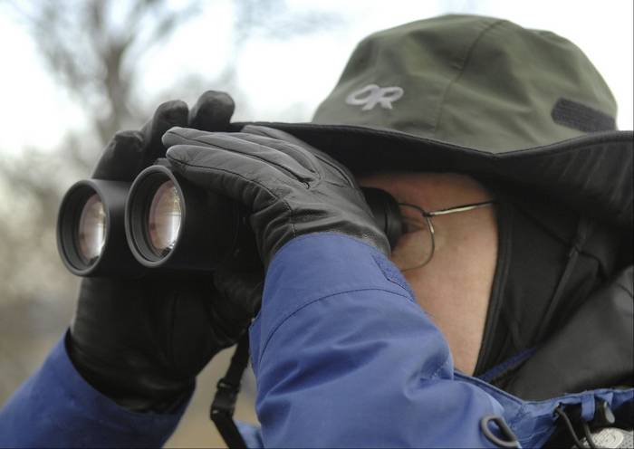 binoculars with glasses